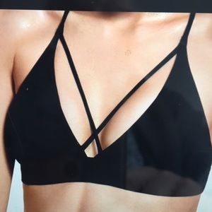 Victoria’s Secret Sport. Black strappy bra. Size M